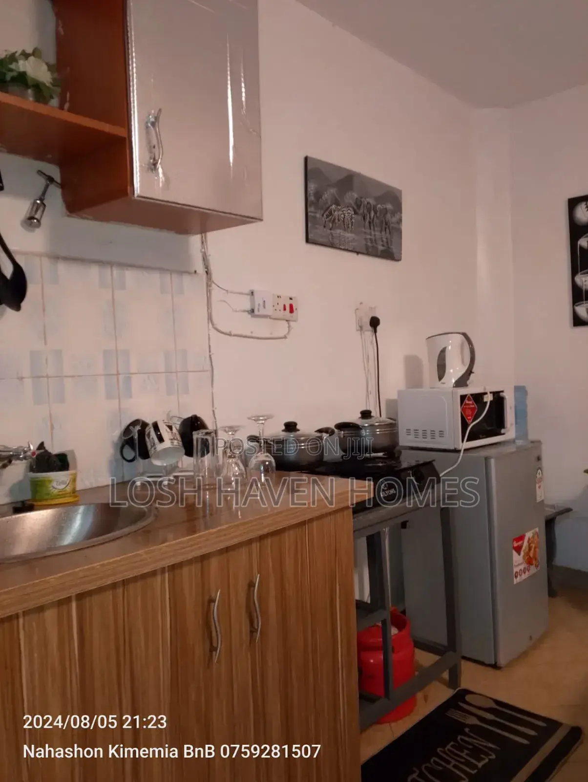 Grey Luxe Studio Airbnb in Roysambu TRM Drive