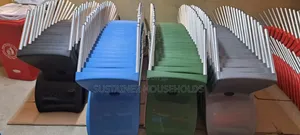 Plastic Chairs With Metallic Legs