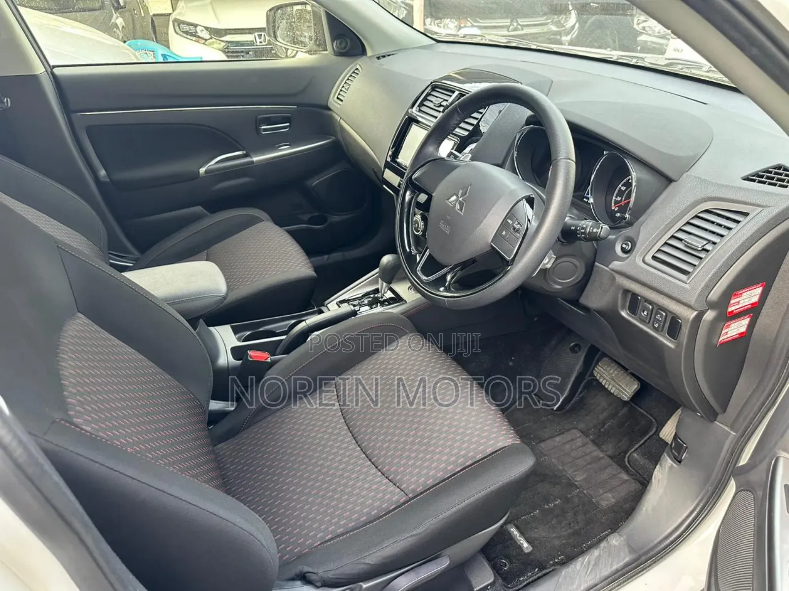 Mitsubishi RVR 2017 Off white