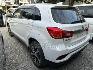Mitsubishi RVR 2017 Off white