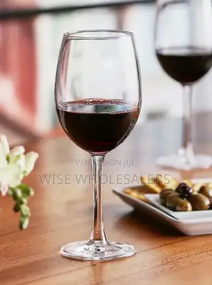 * Set of 6 Wine Glasses * 