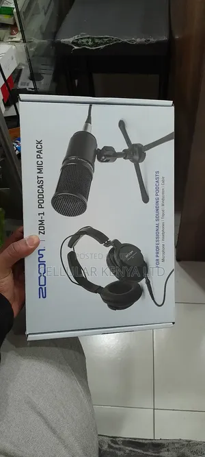 Zoom ZDM-1 Podcast Mic Pack With Headphones