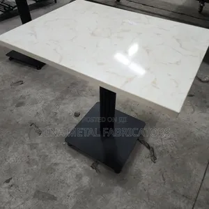 Restaurant Tables With Fancy Powder-Coated Legs Stand.