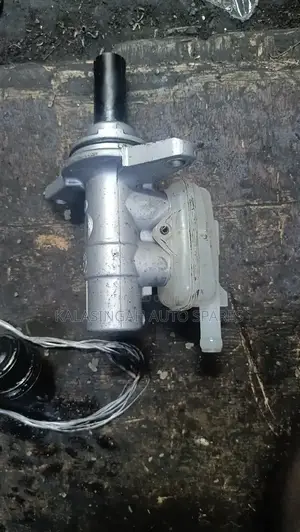 Noah Master Cylinder