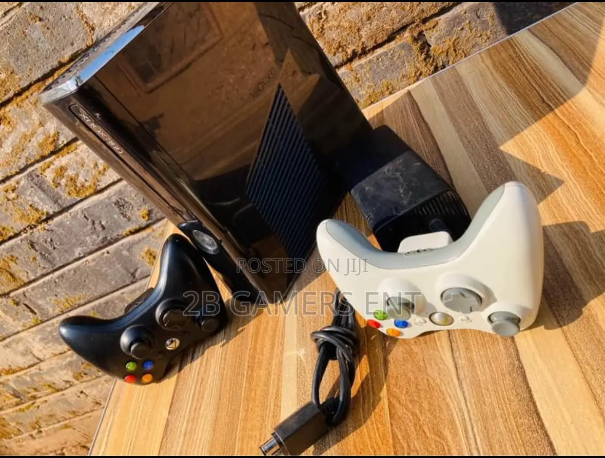 Xbox 360 Gaming Console, 17 Games