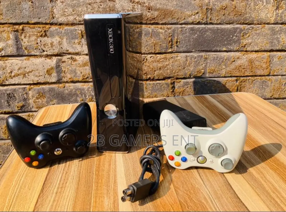 Xbox 360 Gaming Console, 17 Games