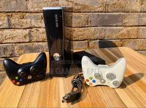 Xbox 360 Gaming Console, 17 Games