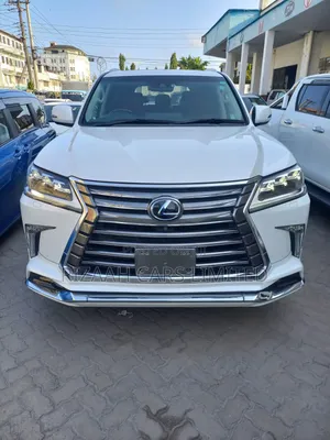 Lexus LX 570 AWD 2017 White