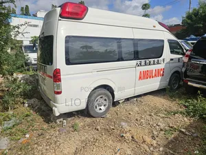 Toyota HiAce 2018 White