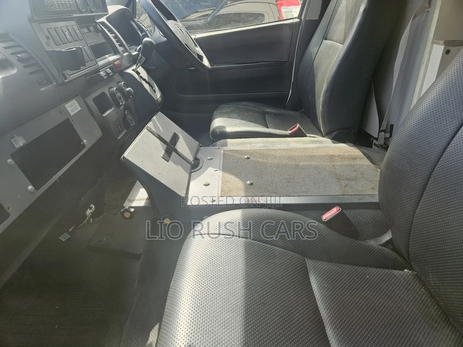 Toyota HiAce 2018 White