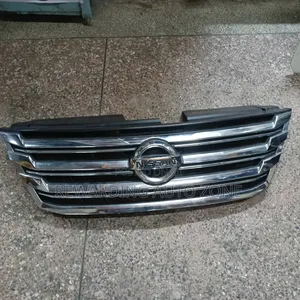 Nissan Serena 2014. Grille.