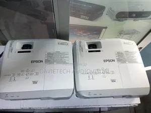-Epson _Powerlite 955W at Projector