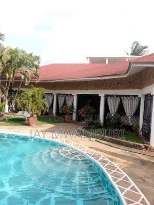 Furnished 8bdrm Villa in Casurina, Town Centre for sale