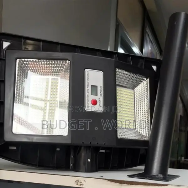 Long Working Hours- 200 Watts Solar Powered Street Light