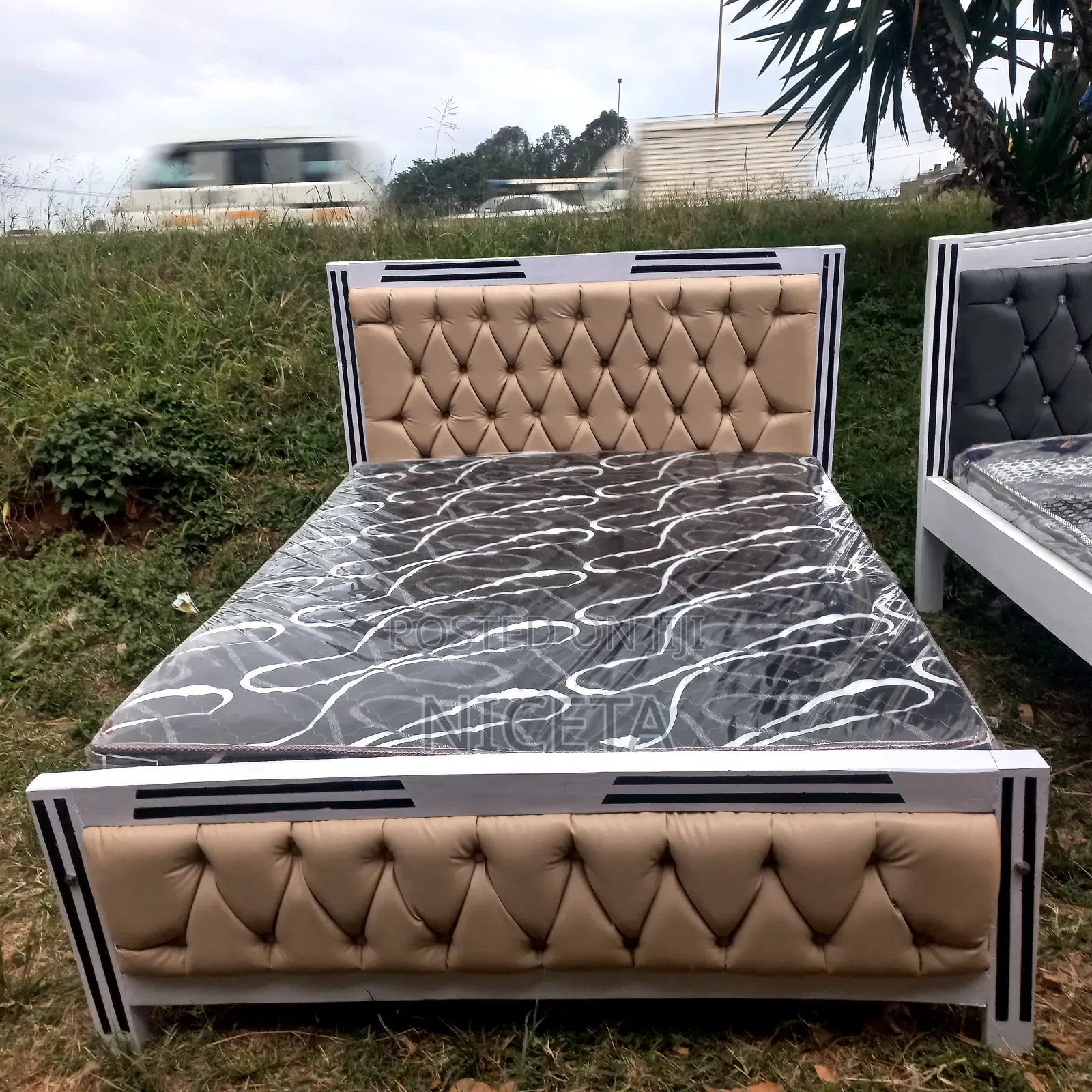 Mocket Bed 5by6 (Beng/White)