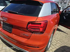 Audi Q2 2018 Orange