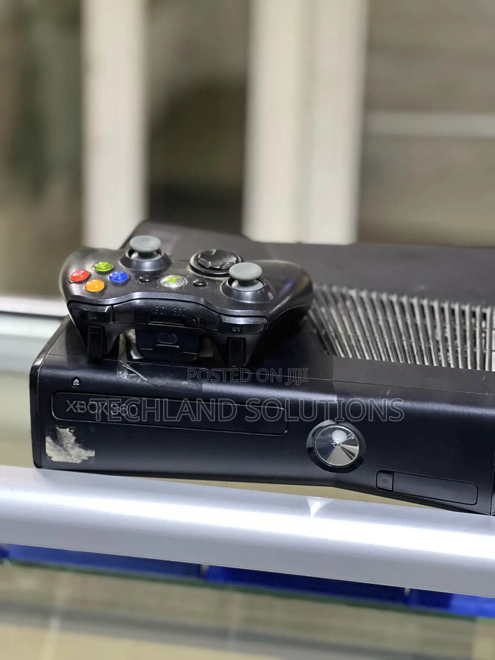 Chippped Xbox 360 Pad