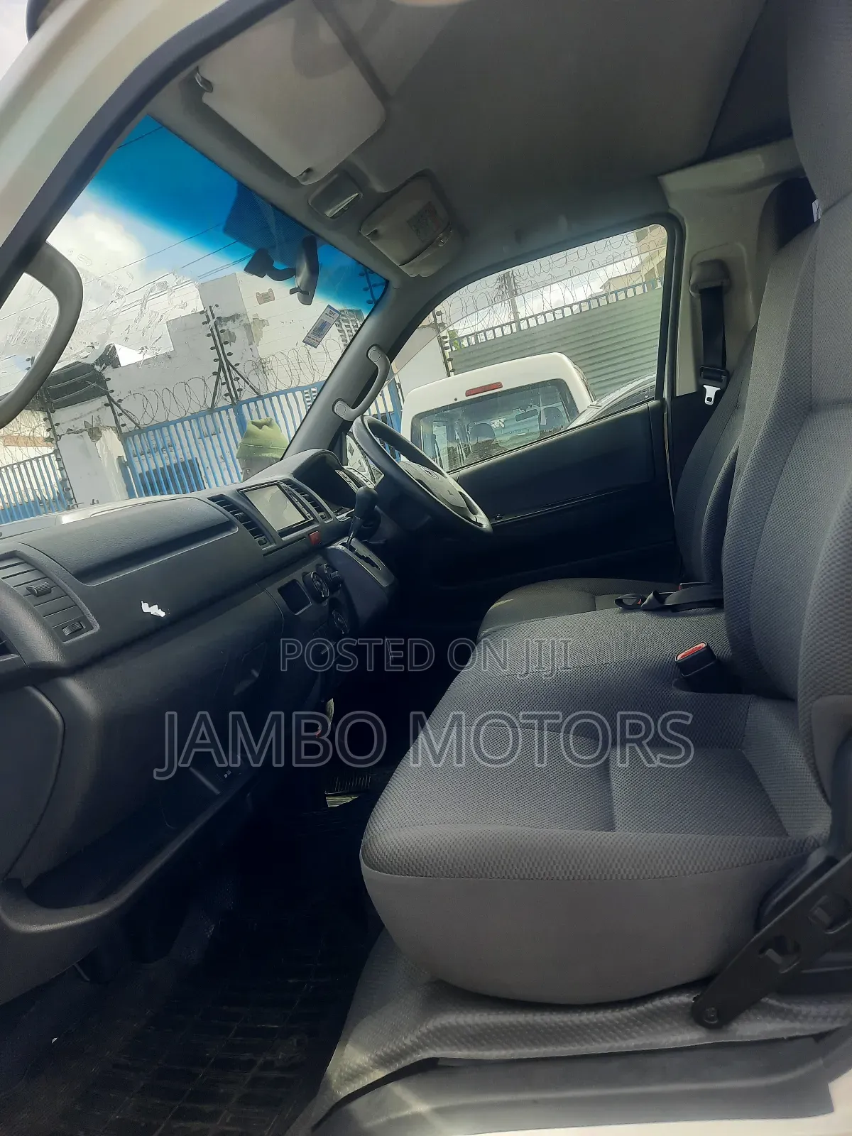 Toyota HiAce 2017 White