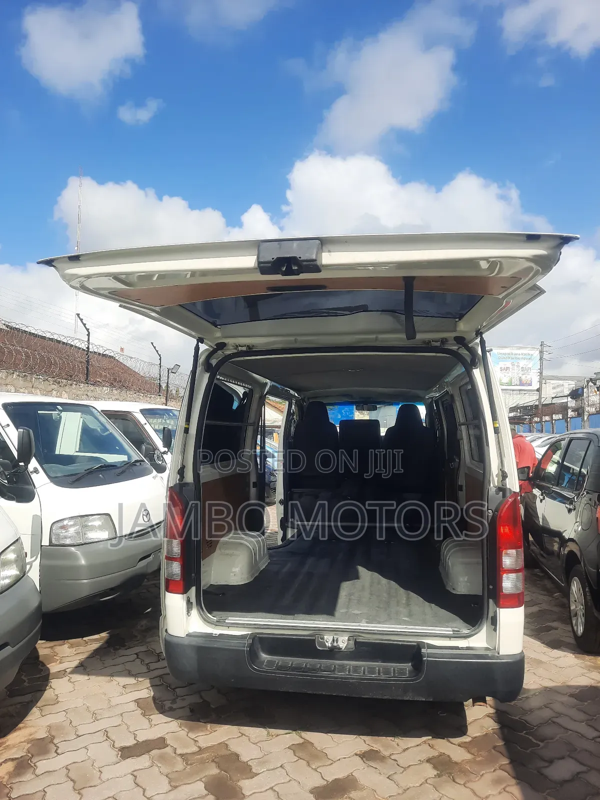 Toyota HiAce 2017 White