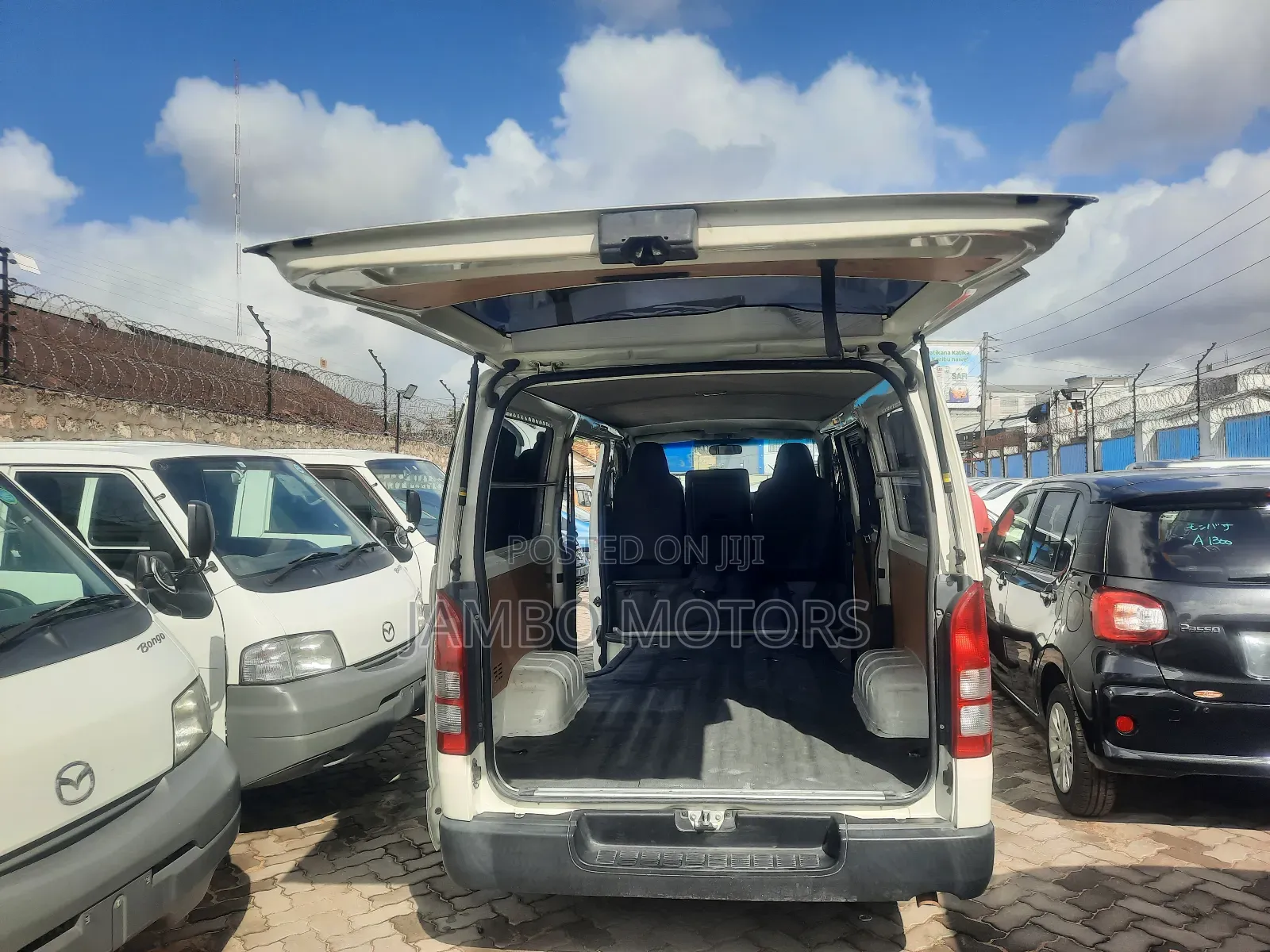 Toyota HiAce 2017 White