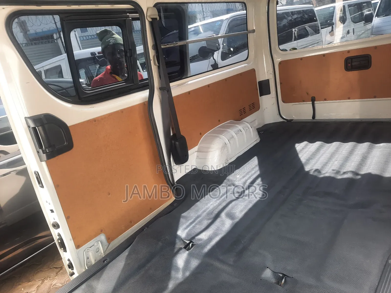 Toyota HiAce 2017 White