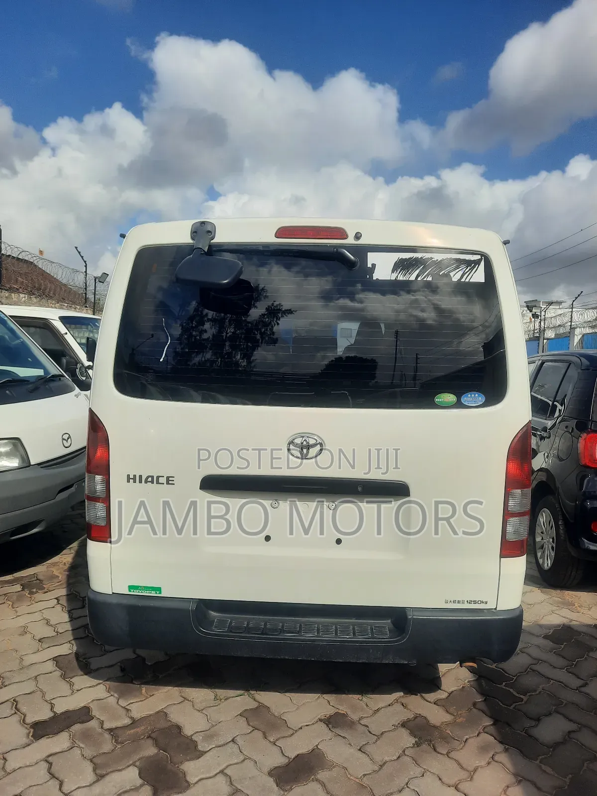Toyota HiAce 2017 White