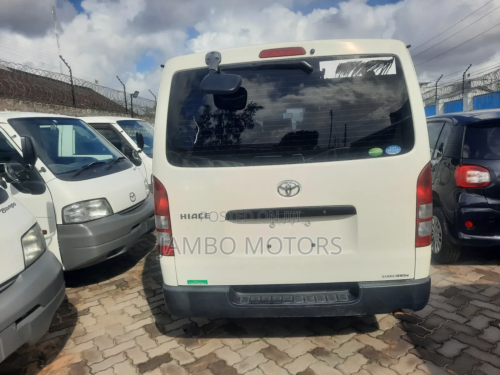 Toyota HiAce 2017 White