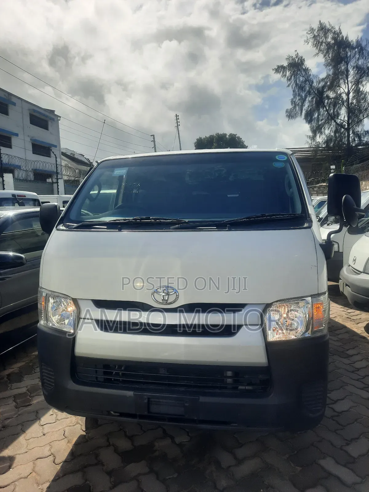 Toyota HiAce 2017 White