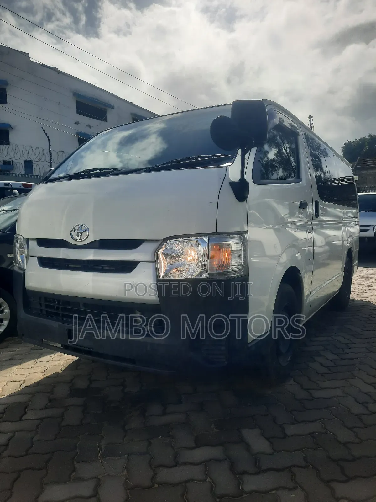 Toyota HiAce 2017 White