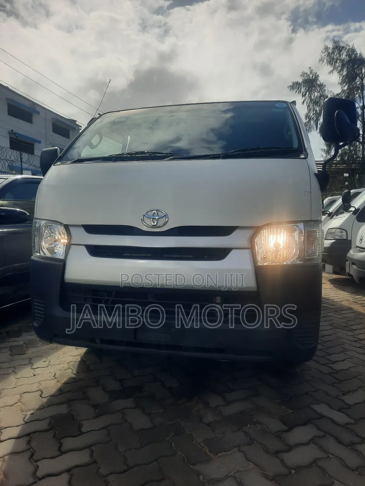 Toyota HiAce 2017 White
