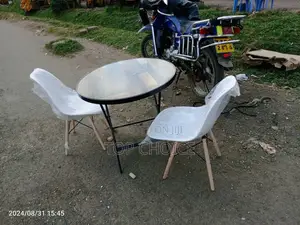 Round Dinning Table