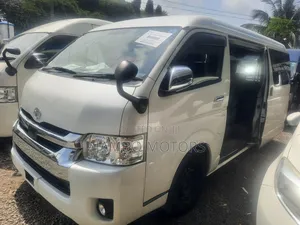 Toyota HiAce 2018 White