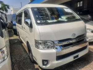 Toyota HiAce 2018 White