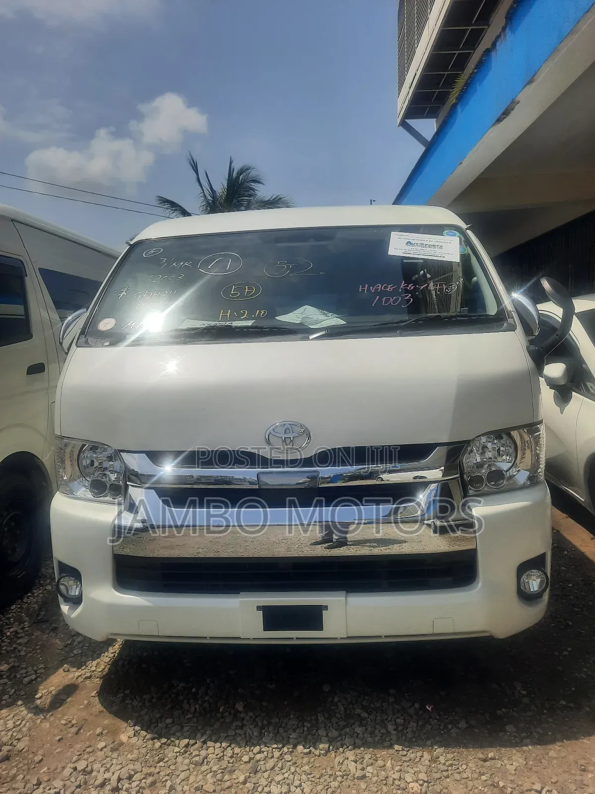 Toyota HiAce 2018 White