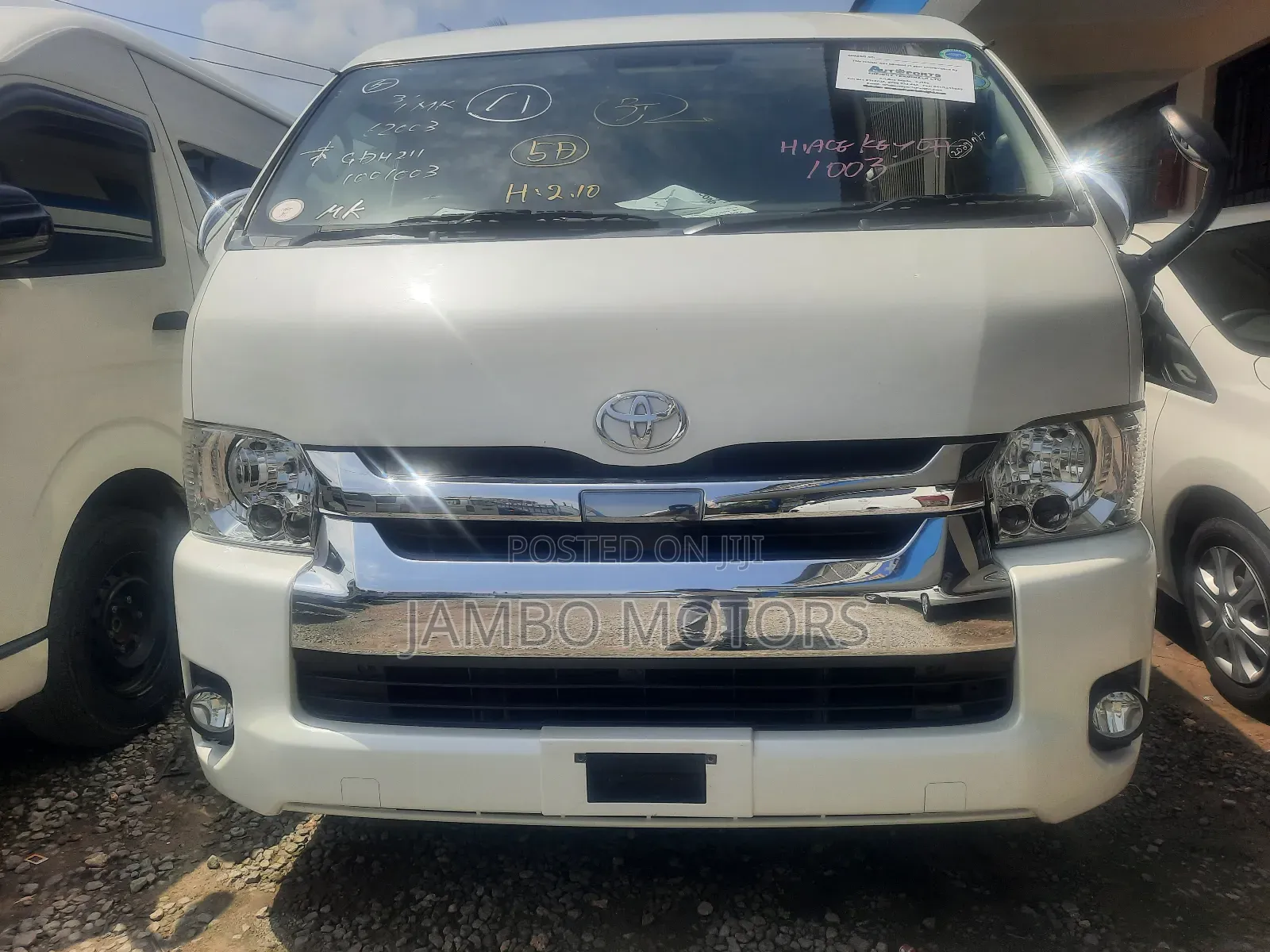 Toyota HiAce 2018 White