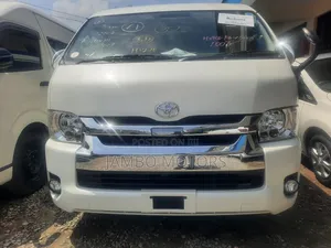 Toyota HiAce 2018 White