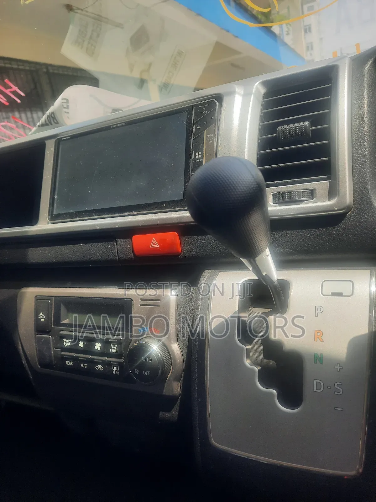 Toyota HiAce 2018 White