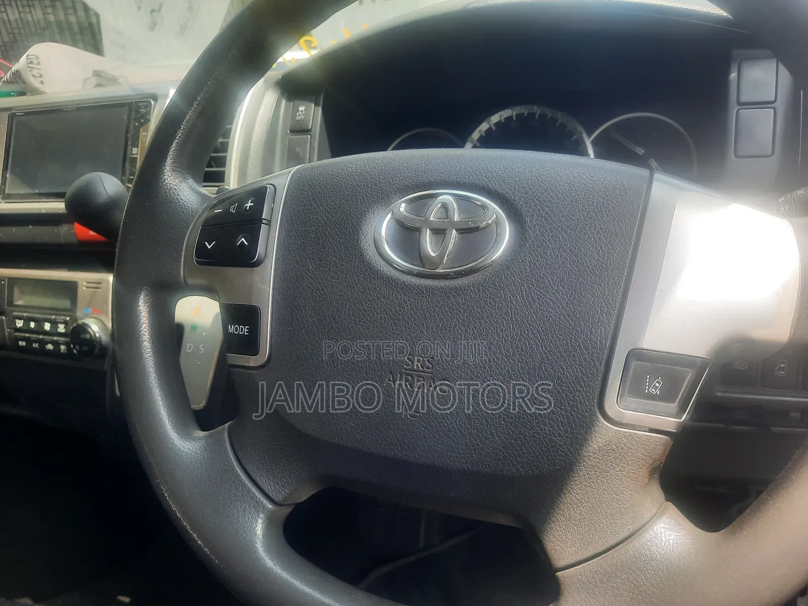 Toyota HiAce 2018 White