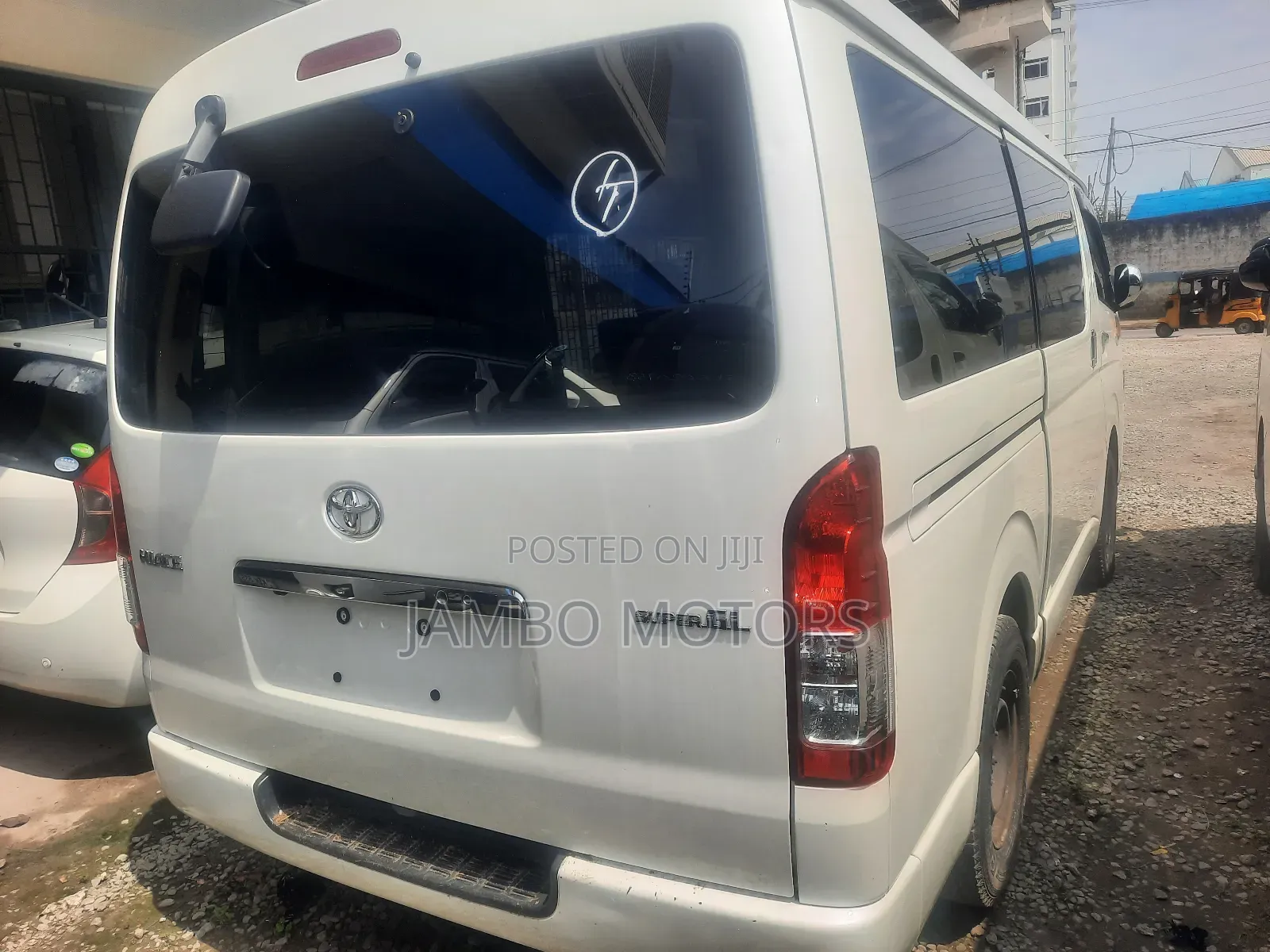 Toyota HiAce 2018 White