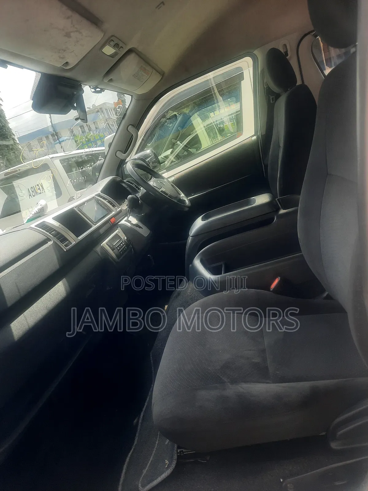 Toyota HiAce 2018 White
