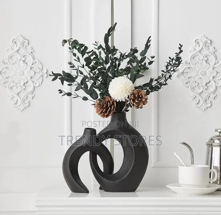 Black 2 in 1 Circular Hollow Vase