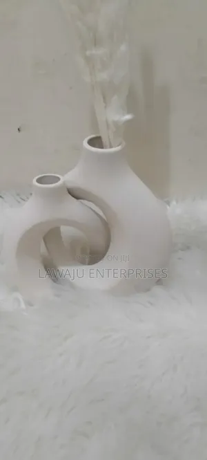 White 2 in 1 Circular Hollow Ceramic Vase
