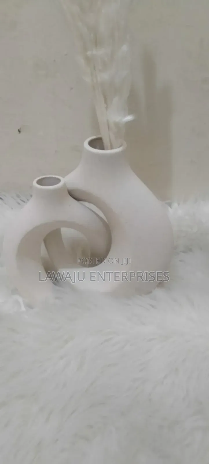 White 2 in 1 Circular Hollow Ceramic Vase