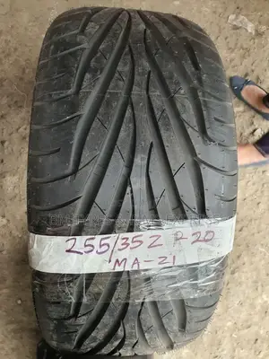 255/35 R 20 Maxxis