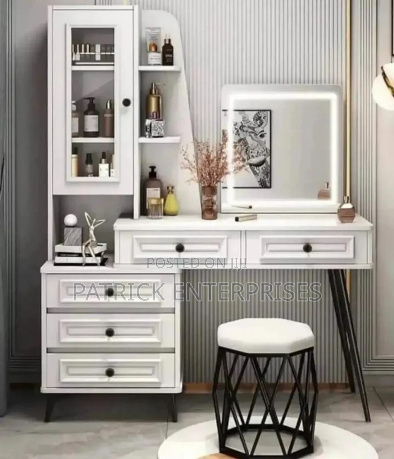European Modern Dressing Table With LED Lights