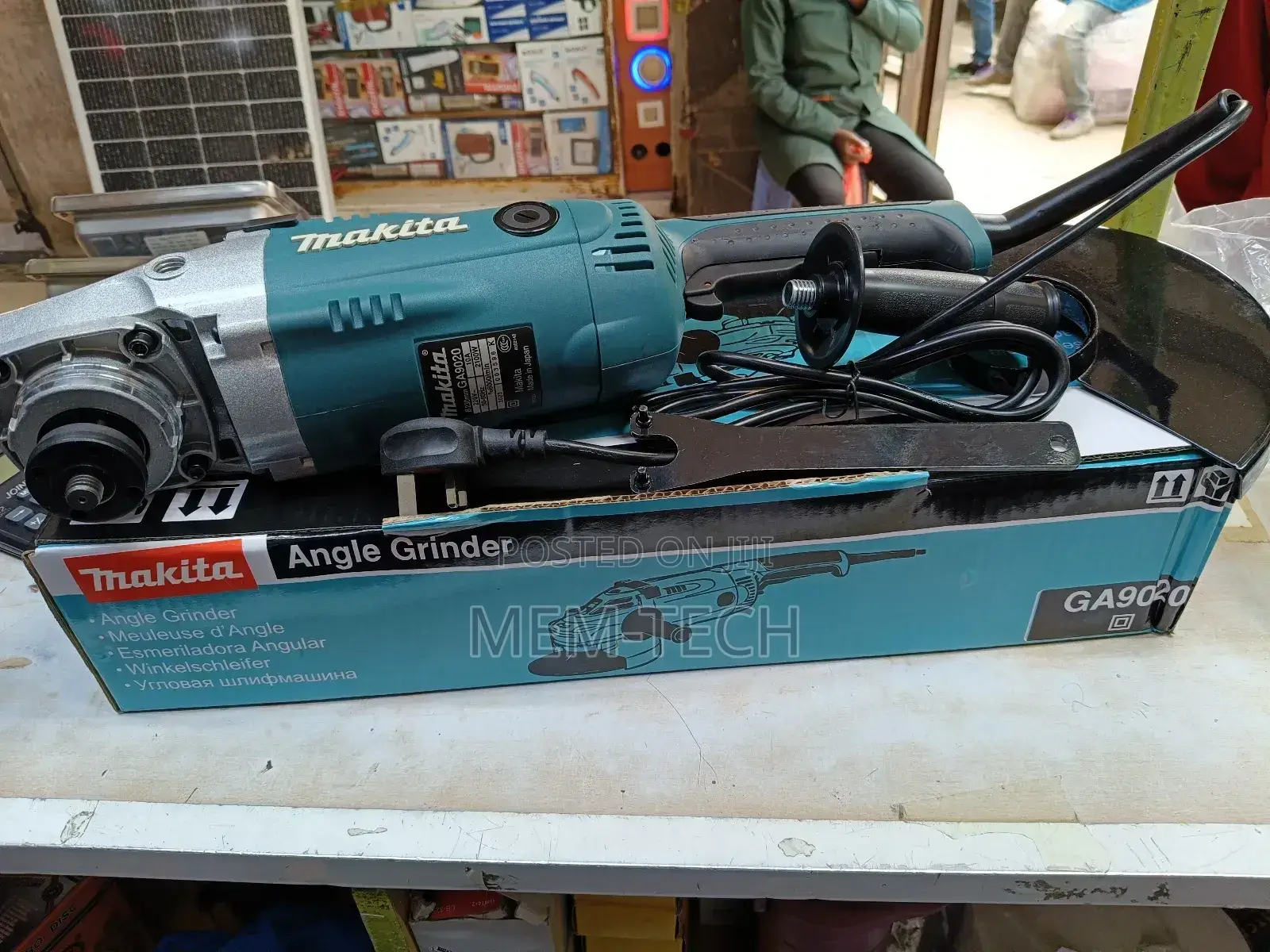 '9 Makita Angle Grinder 2100w