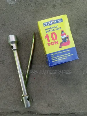 Wheel Spanner 21,41 and Jack 10 Ton
