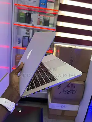 Laptop Apple MacBook Pro 2015 8GB Intel Core I5 SSD 256GB