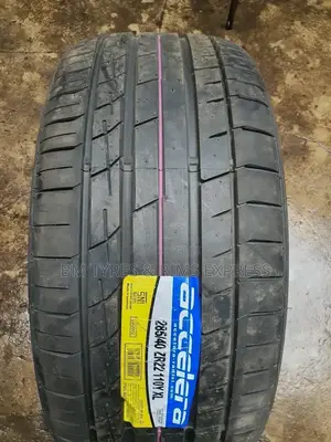 285 /40 R22 Accelera.