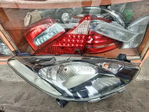 Demio Mazda Nonzenon RHS Headlight Complete With Bulbs